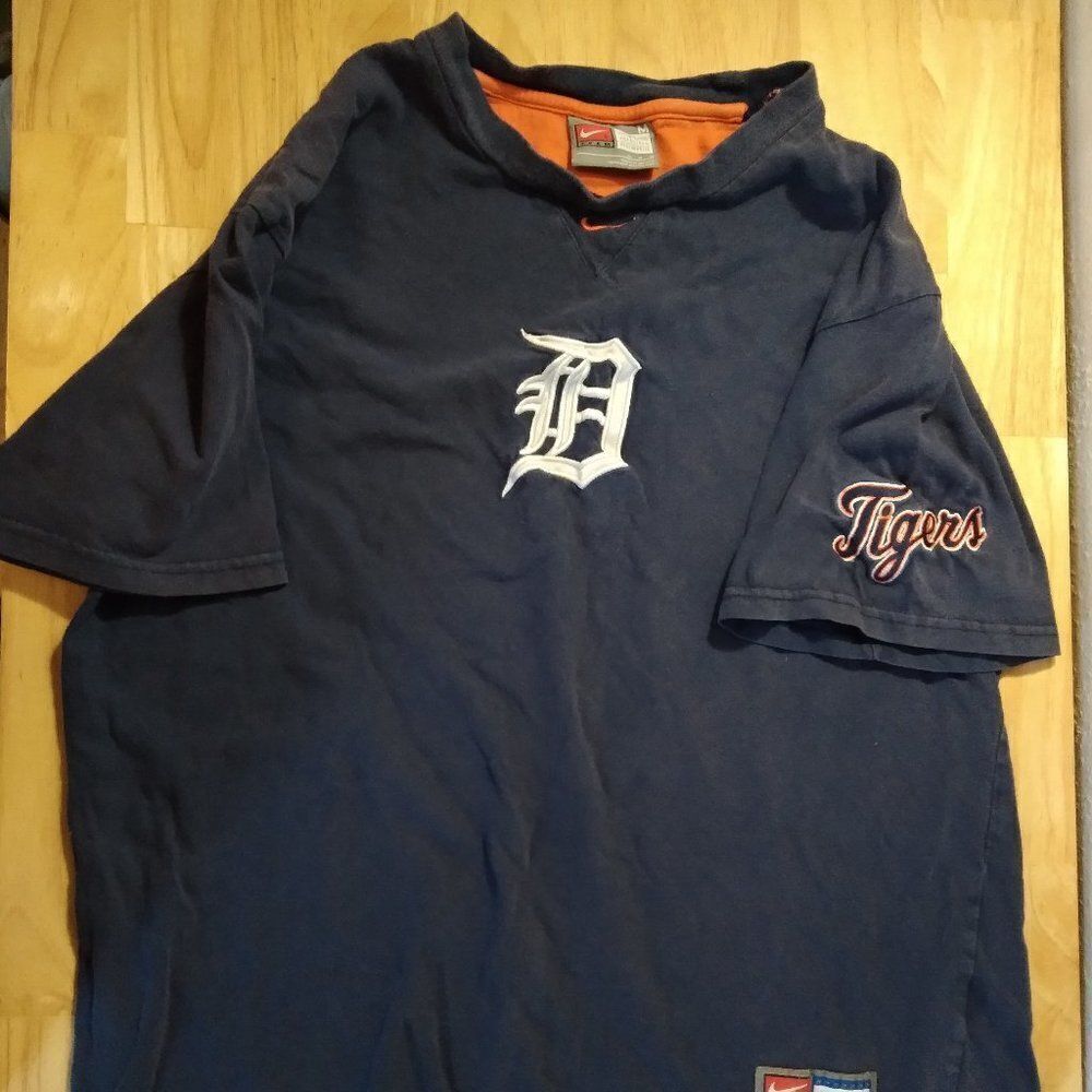Vintage Nike Team MLB Detroit Tigers Embroidered Center Swoosh Logo T-Shirt